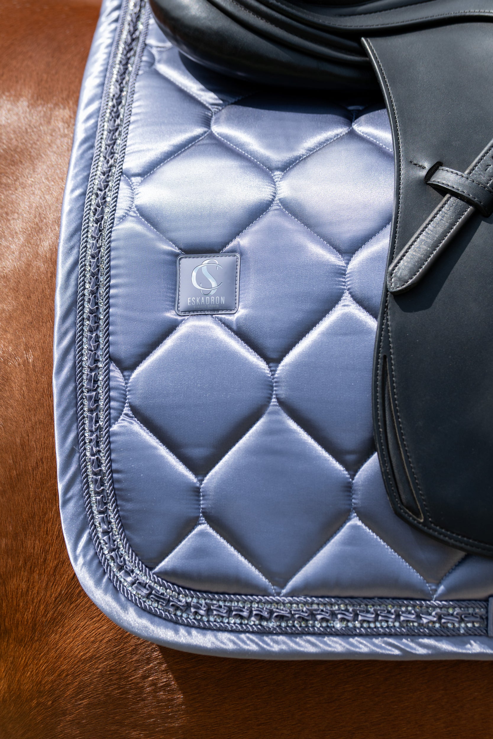 Schabracke SATIN FRILLS - orchid "Classic Sports 26"